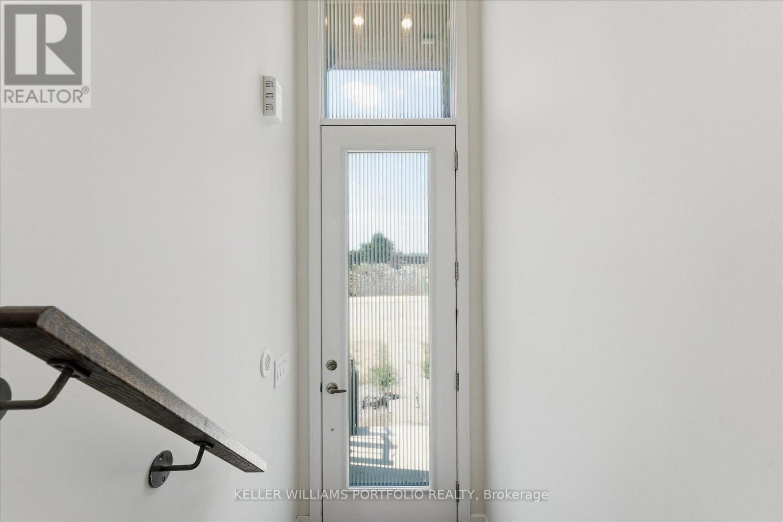 372 Lawrence Heights Way, Toronto, Ontario  M6A 0E8 - Photo 4 - C13694564