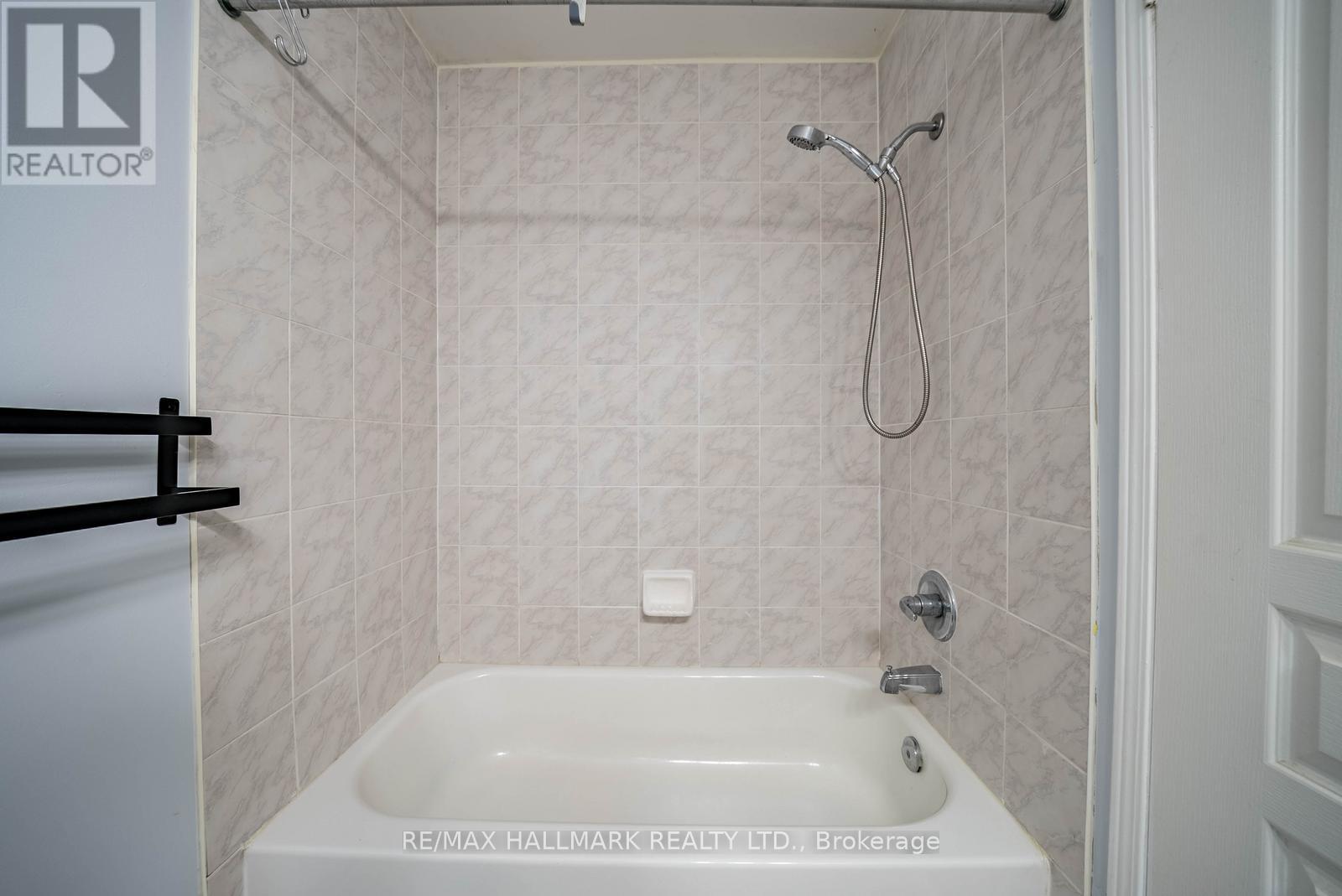 COACH HOUSE - 29 HOSTA AVENUE