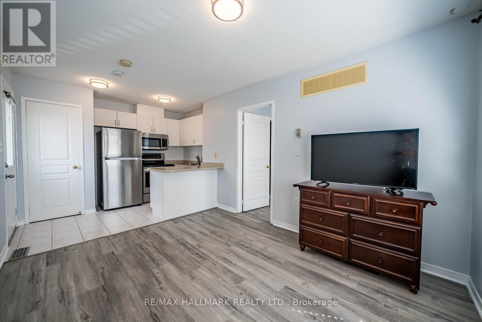 Coach House - 29 Hosta Avenue, Markham, Ontario  L6B 0J9 - Photo 4 - N13696062