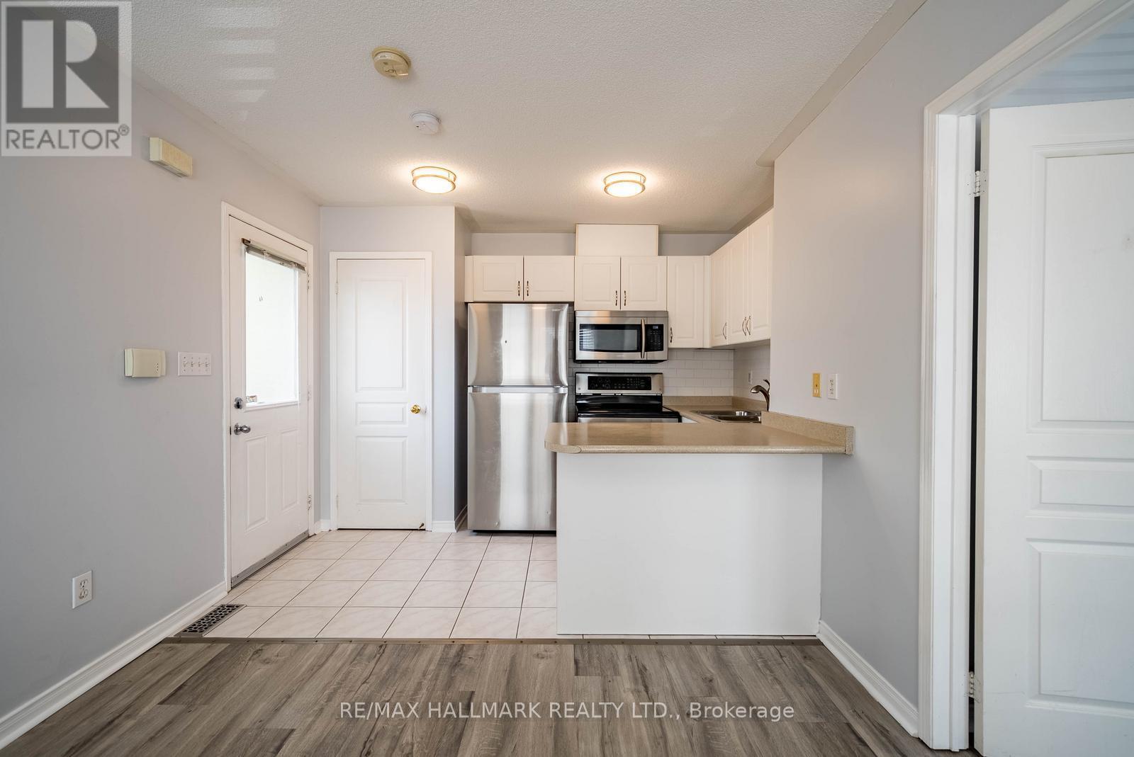 Coach House - 29 Hosta Avenue, Markham, Ontario  L6B 0J9 - Photo 7 - N13696062