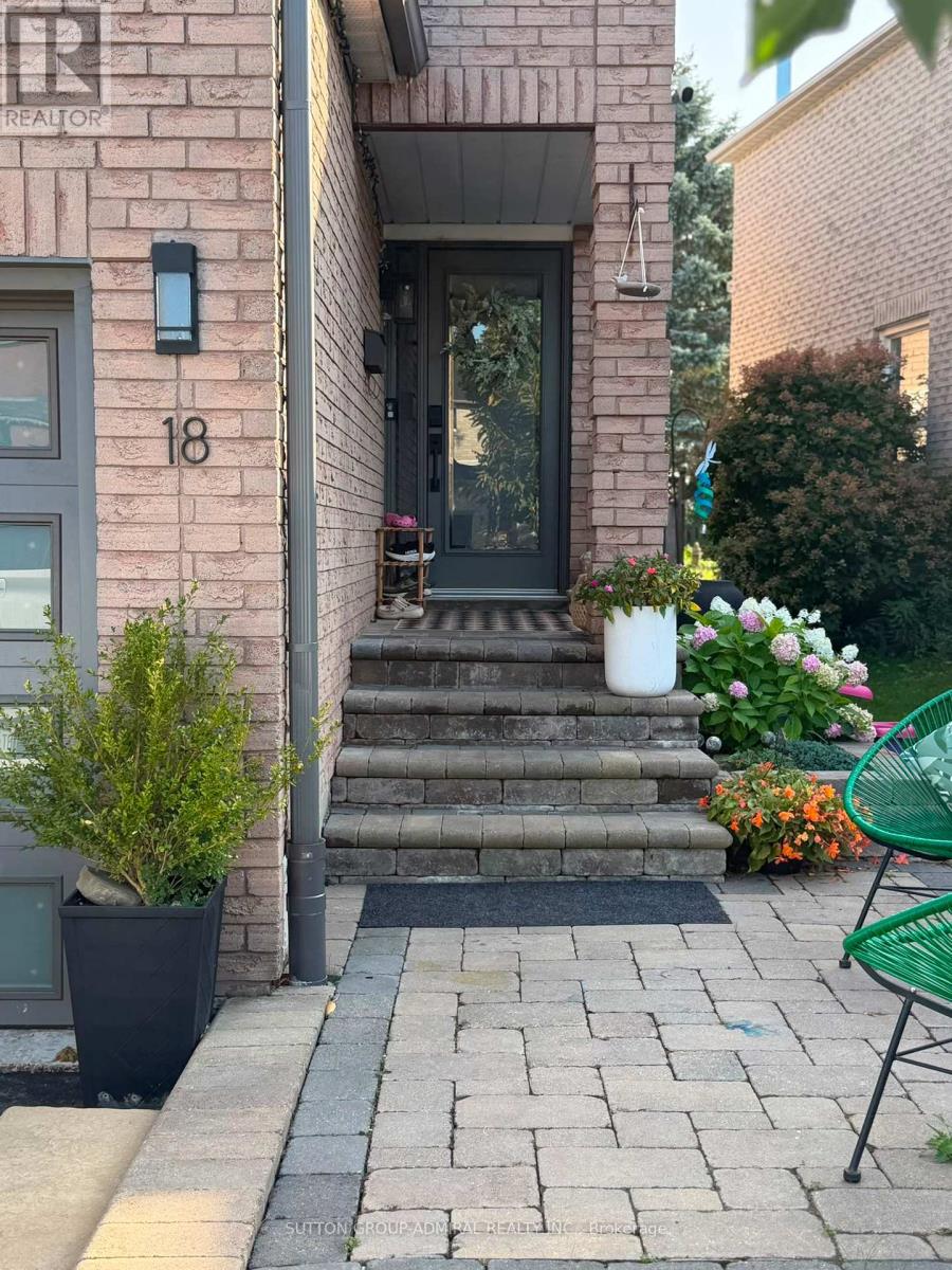 18 Wallace Drive, Barrie (Northwest), Ontario  L4N 7E2 - Photo 4 - S13696226