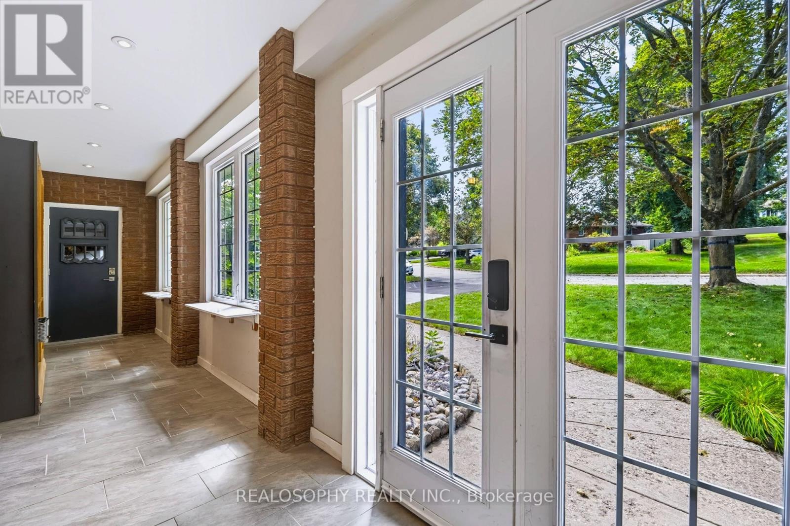 22 Murray Street, Barrie (Allandale Heights), Ontario  L4N 2X2 - Photo 4 - S13696238