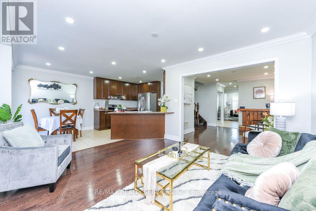 22 Robert Parkinson Drive W, Brampton, Ontario L7A 0Y3 - Photo 11 - W13693704