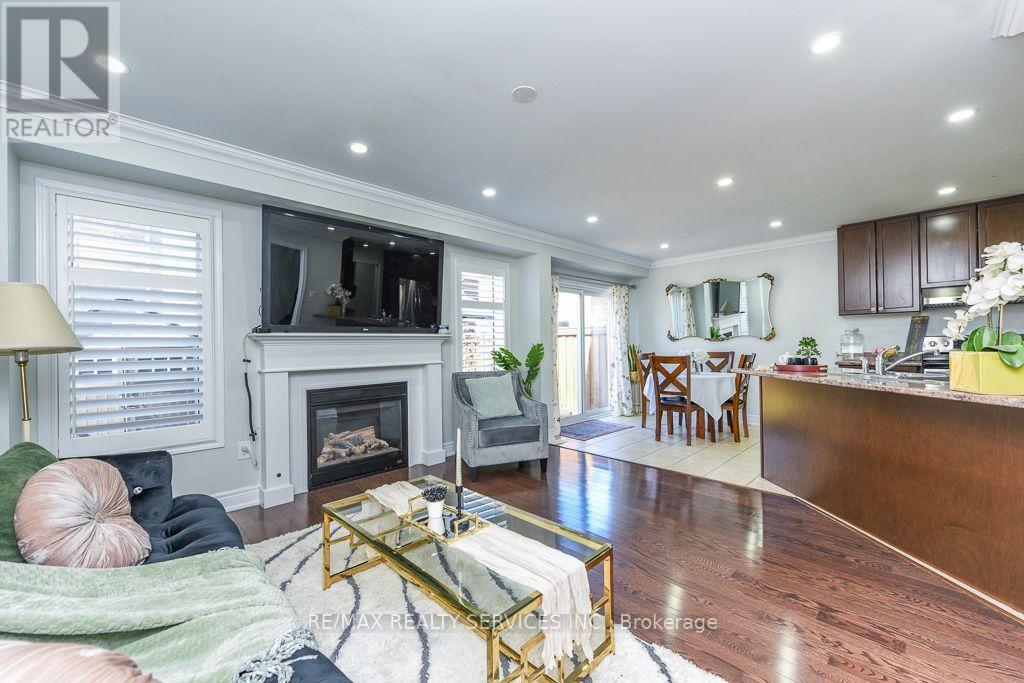 22 Robert Parkinson Drive W, Brampton, Ontario L7A 0Y3 - Photo 12 - W13693704