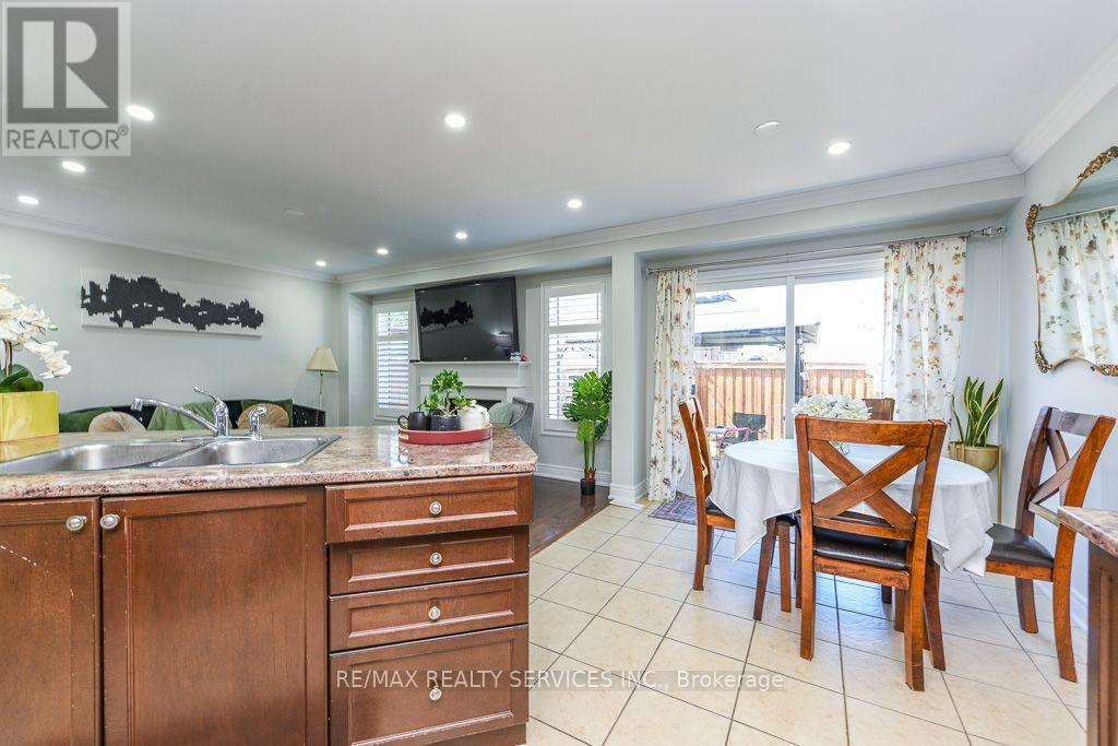 22 Robert Parkinson Drive W, Brampton, Ontario L7A 0Y3 - Photo 13 - W13693704