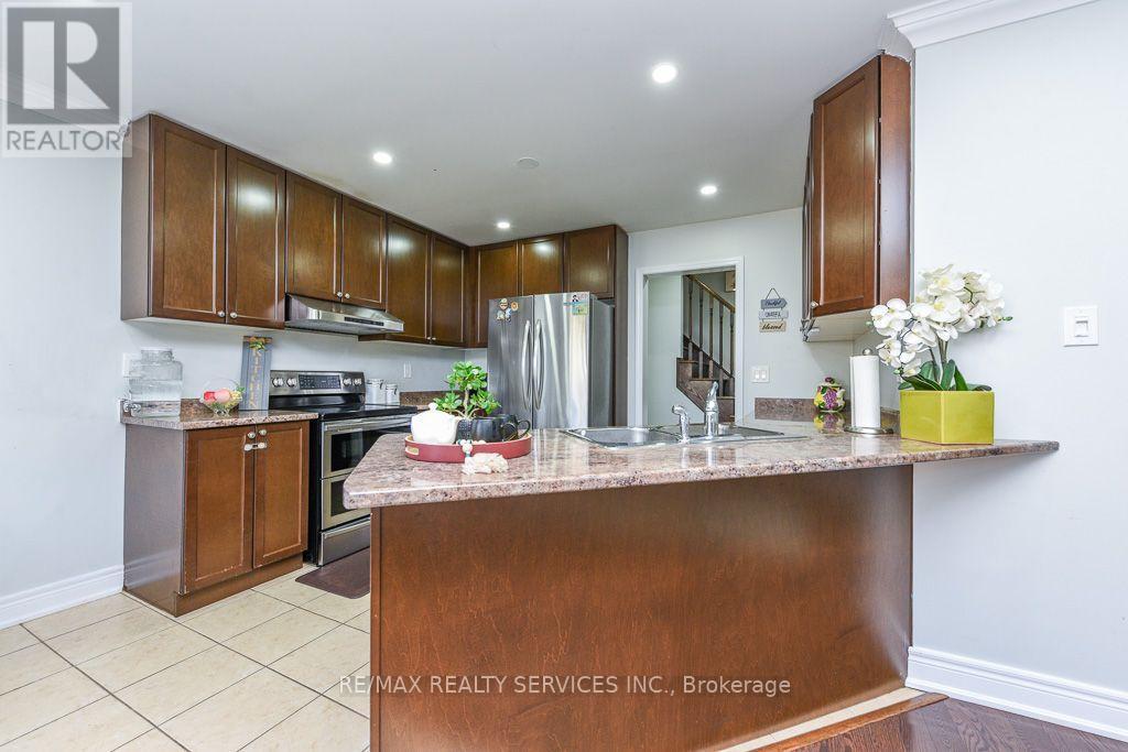 22 Robert Parkinson Drive W, Brampton, Ontario L7A 0Y3 - Photo 18 - W13693704