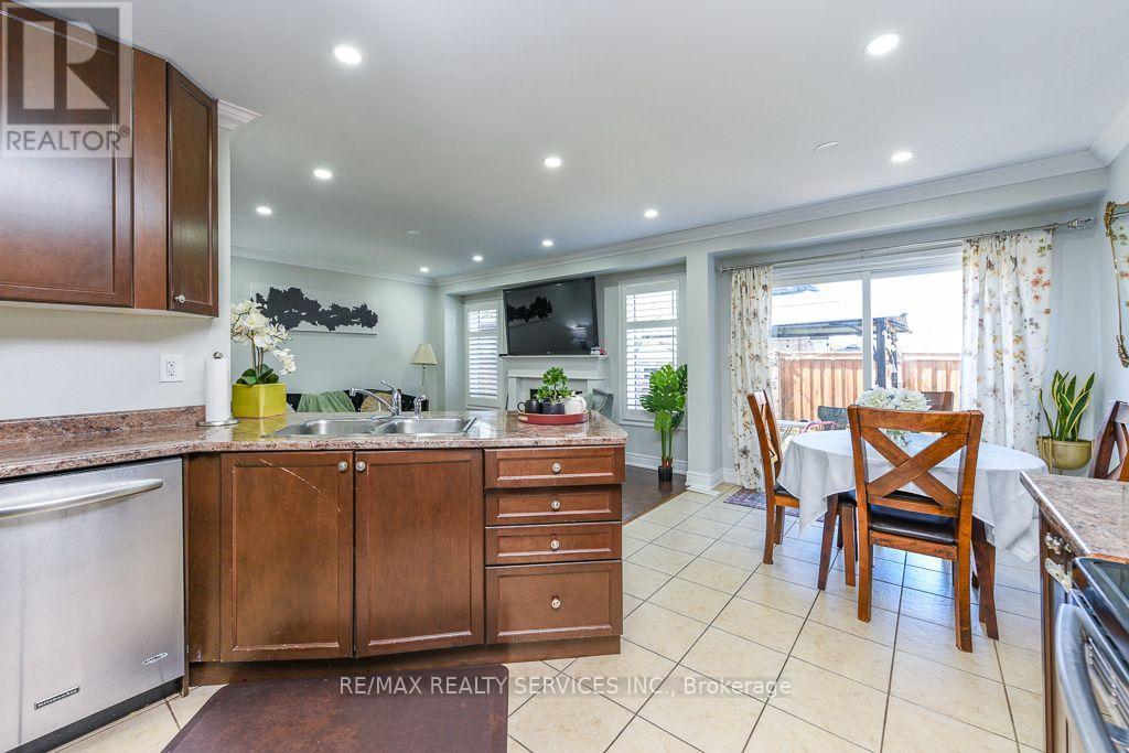 22 Robert Parkinson Drive W, Brampton, Ontario L7A 0Y3 - Photo 19 - W13693704