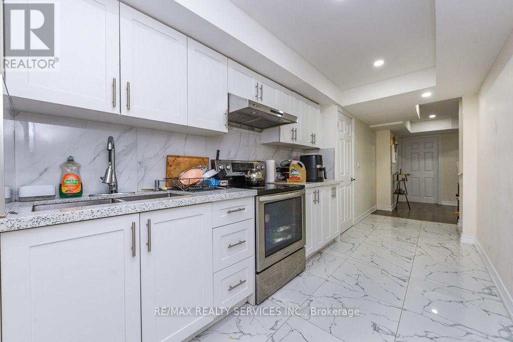 22 Robert Parkinson Drive W, Brampton, Ontario L7A 0Y3 - Photo 34 - W13693704