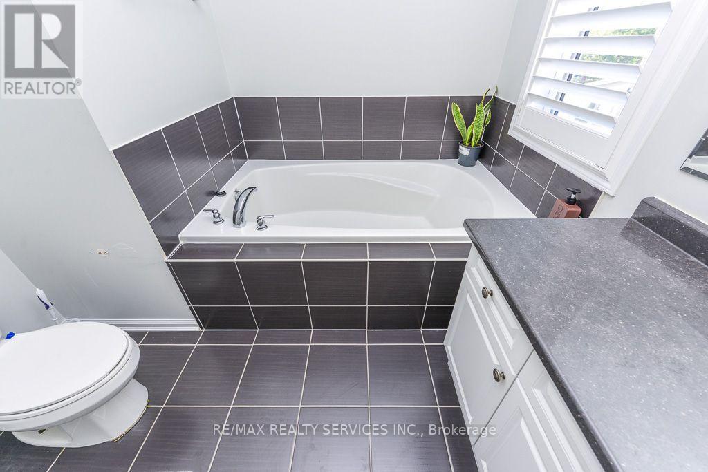 22 Robert Parkinson Drive W, Brampton, Ontario L7A 0Y3 - Photo 40 - W13693704