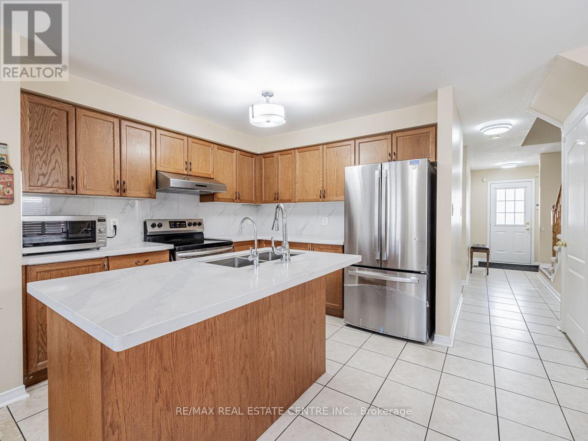 Upper - 140 Cadillac Crescent, Brampton, Ontario  L7A 3B4 - Photo 10 - W13696030