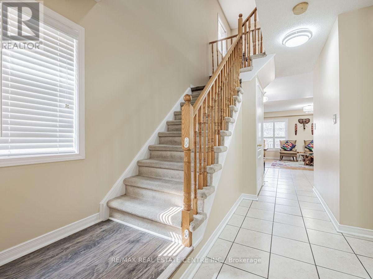 Upper - 140 Cadillac Crescent, Brampton, Ontario  L7A 3B4 - Photo 4 - W13696030