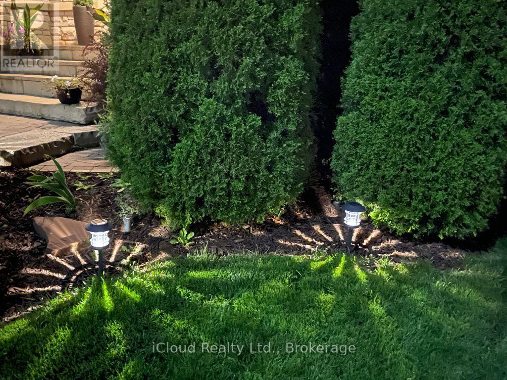 2343 North Ridge Trail, Oakville, Ontario  L6H 0A8 - Photo 3 - W13696128