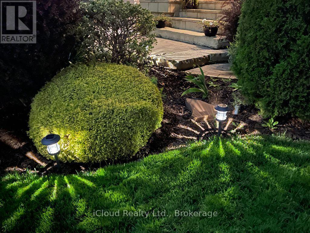 2343 North Ridge Trail, Oakville, Ontario  L6H 0A8 - Photo 6 - W13696128