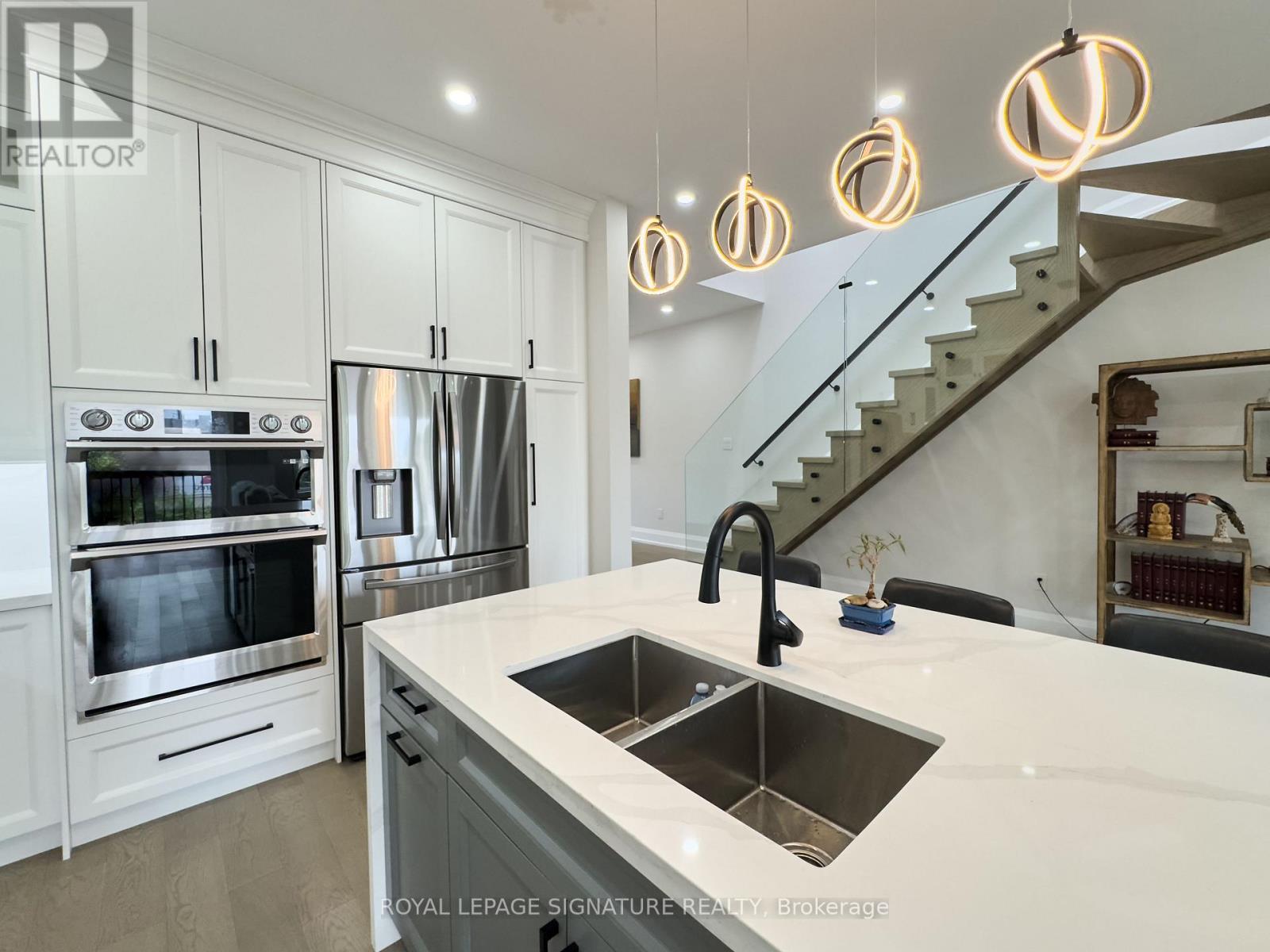 920 Fourth Street, Mississauga, Ontario L5E 1J6 - Photo 4 - W13696152