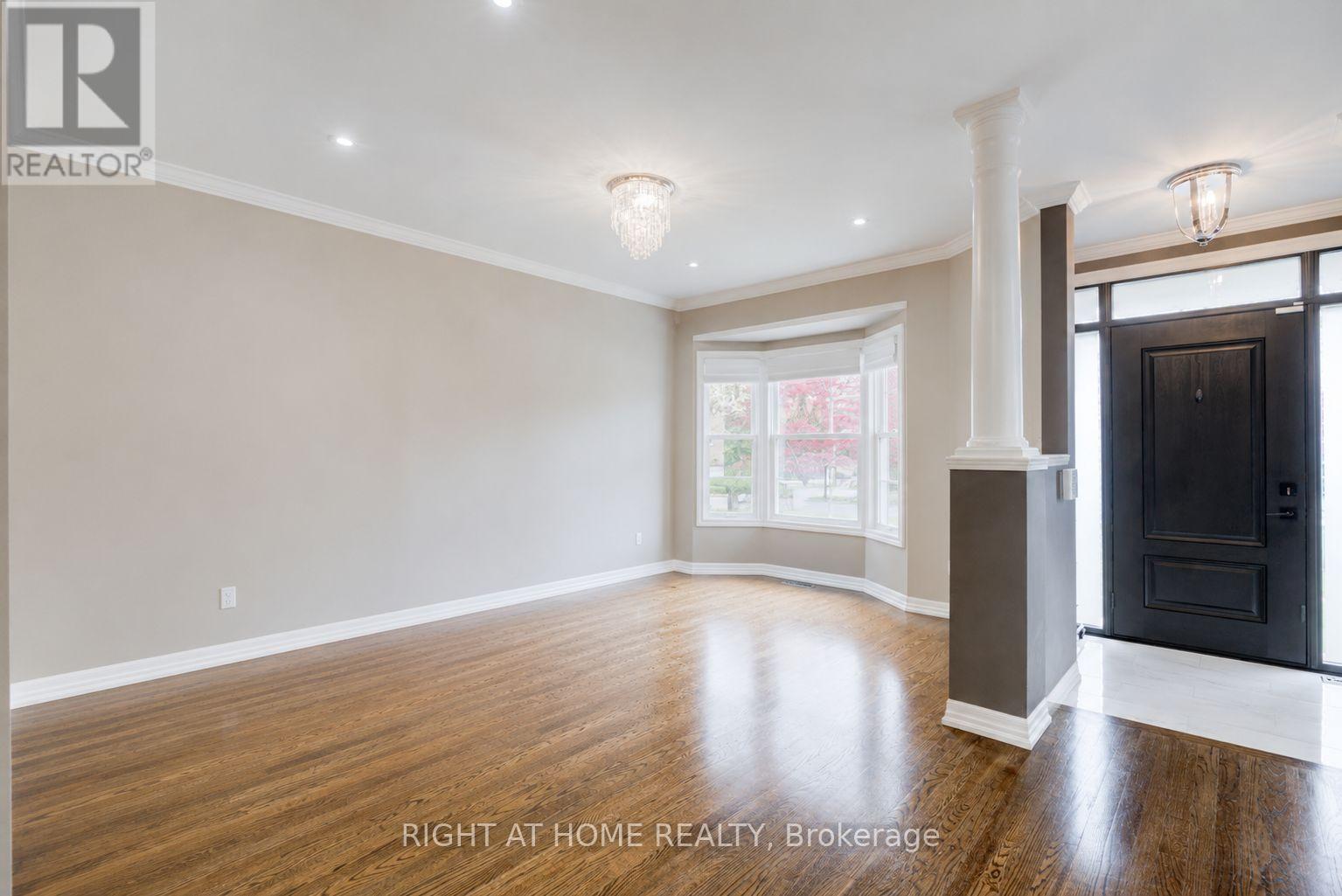 241 Lexington Road, Oakville, Ontario  L6H 6L5 - Photo 3 - W13696182