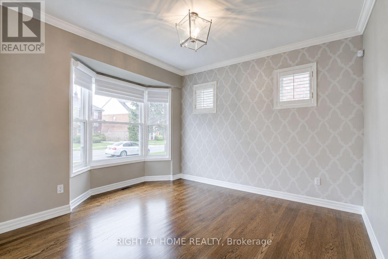 241 Lexington Road, Oakville, Ontario  L6H 6L5 - Photo 4 - W13696182