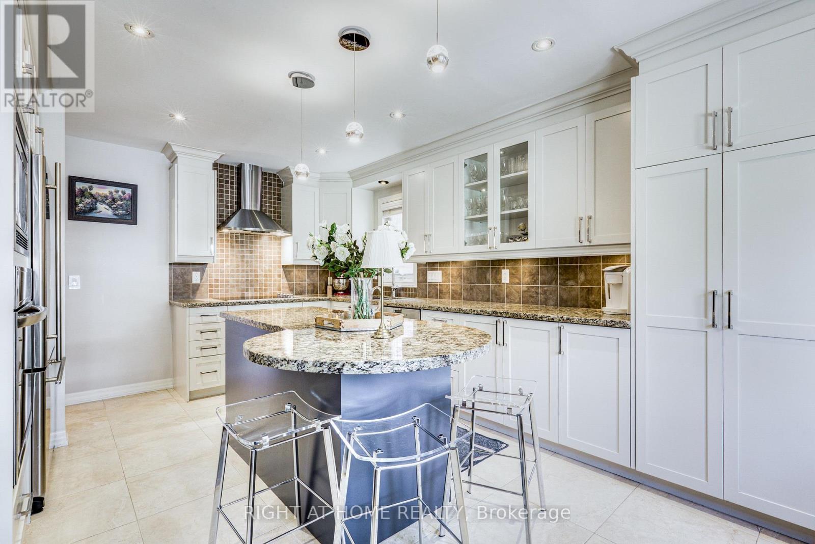 241 Lexington Road, Oakville, Ontario  L6H 6L5 - Photo 5 - W13696182