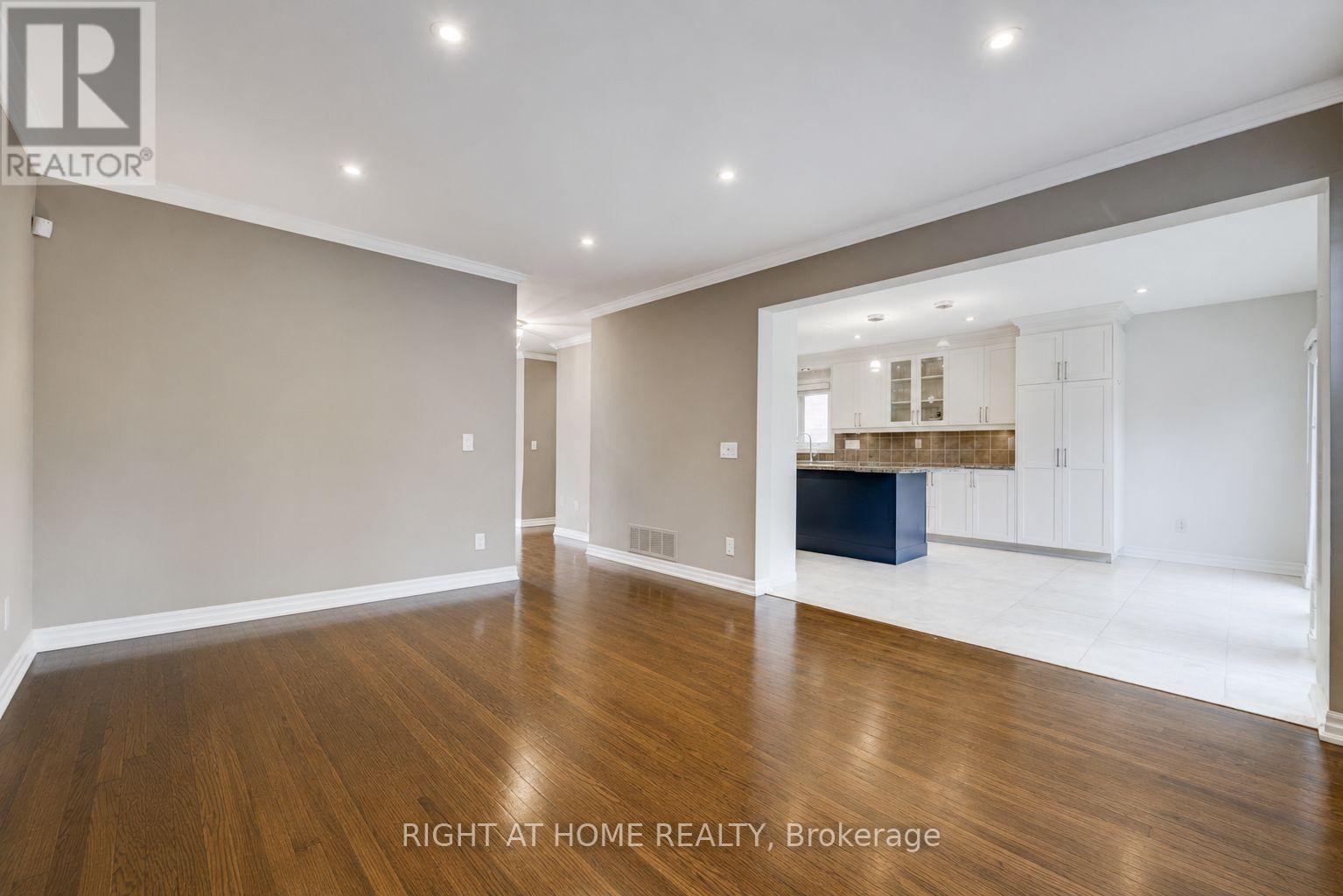 241 Lexington Road, Oakville, Ontario  L6H 6L5 - Photo 8 - W13696182