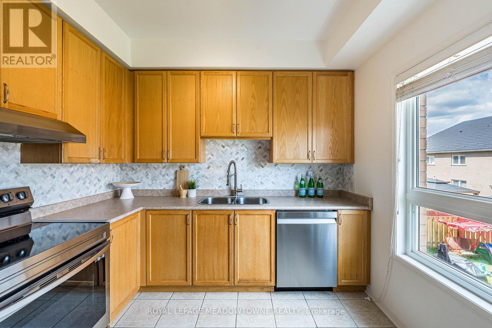 6577 Jazzy Mews, Mississauga, Ontario  L5W 1R9 - Photo 12 - W13696210