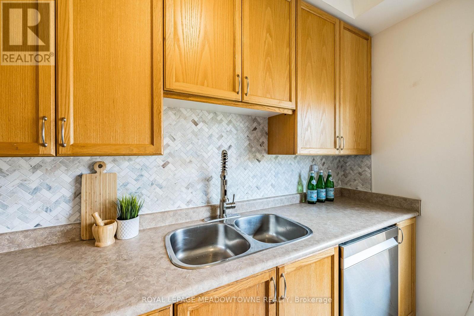 6577 Jazzy Mews, Mississauga, Ontario  L5W 1R9 - Photo 15 - W13696210