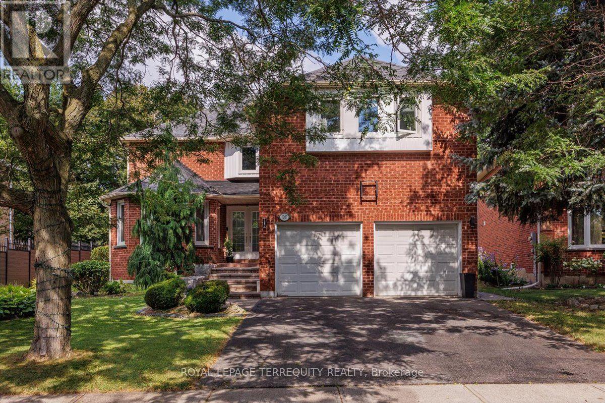 1207 Dogwood Crescent, Oakville, Ontario  L6J 7J2 - Photo 2 - W13696222