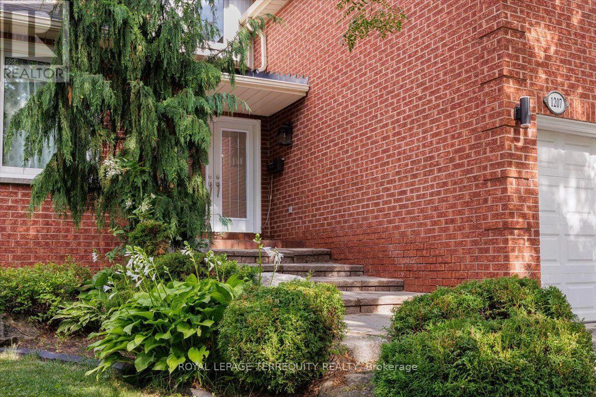 1207 Dogwood Crescent, Oakville, Ontario  L6J 7J2 - Photo 3 - W13696222