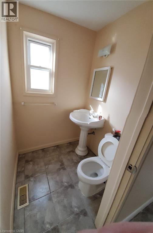 225 Shakespeare Drive Unit# 9, Waterloo, Ontario  N2L 2T5 - Photo 13 - 40857270
