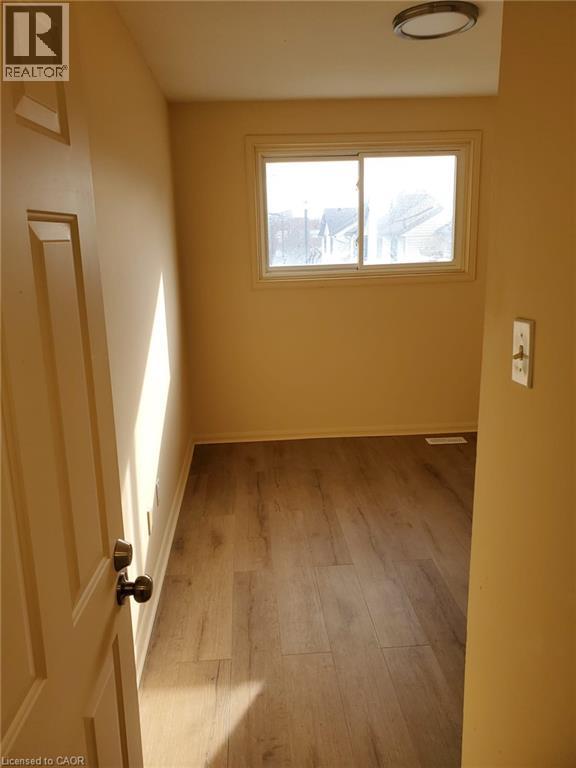 225 Shakespeare Drive Unit# 9, Waterloo, Ontario  N2L 2T5 - Photo 4 - 40857270