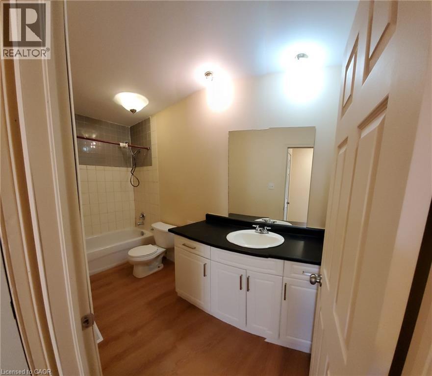 225 Shakespeare Drive Unit# 9, Waterloo, Ontario  N2L 2T5 - Photo 6 - 40857270