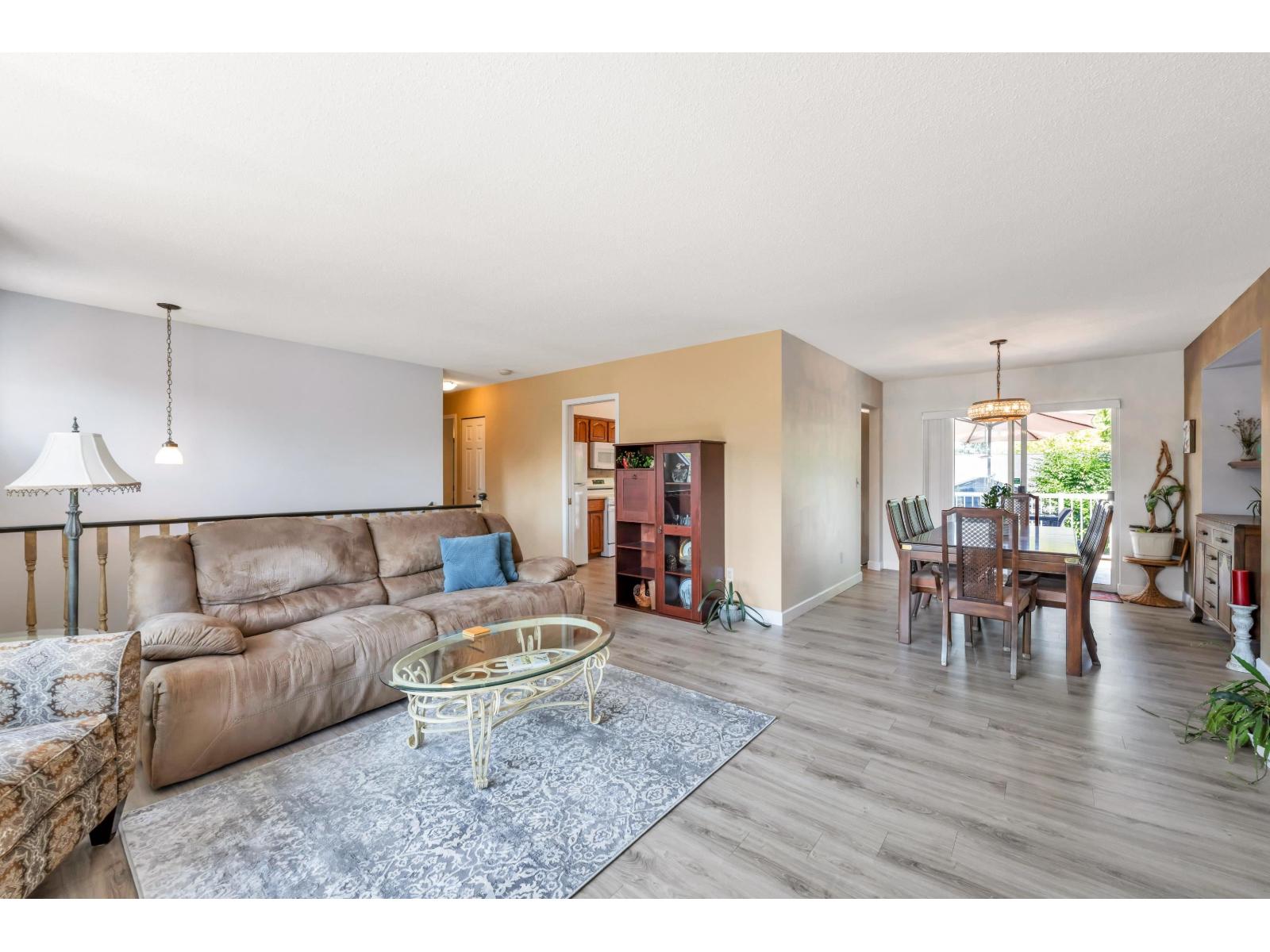 9275 155 Street, Surrey, British Columbia  V3R 9B3 - Photo 6 - R3157096