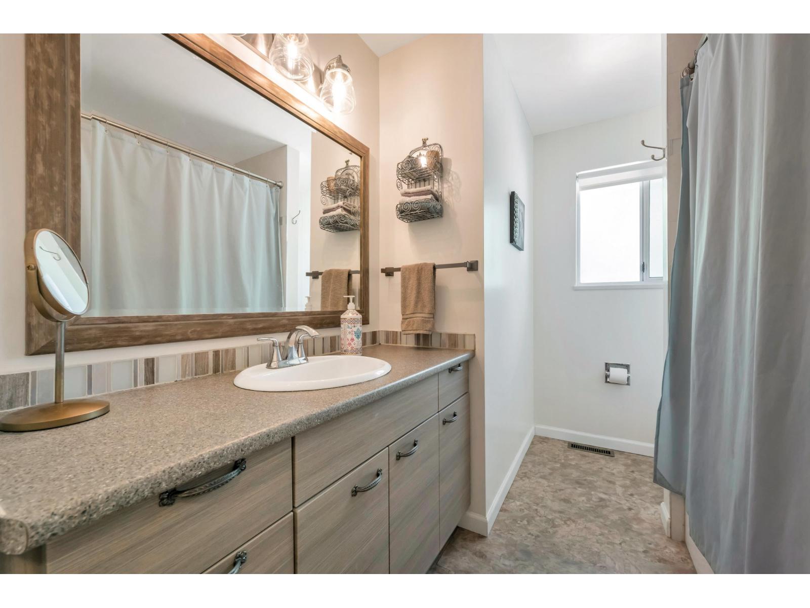 9275 155 Street, Surrey, British Columbia  V3R 9B3 - Photo 17 - R3157096