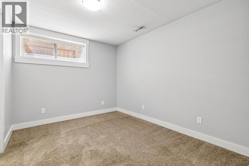 145 Rainbow Falls Glen, Chestermere, Alberta  T1X 0S5 - Photo 32 - A2327835