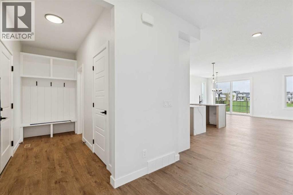 462 Bighorn Avenue SW, Calgary, Alberta  T2Y 1C8 - Photo 4 - A2338913