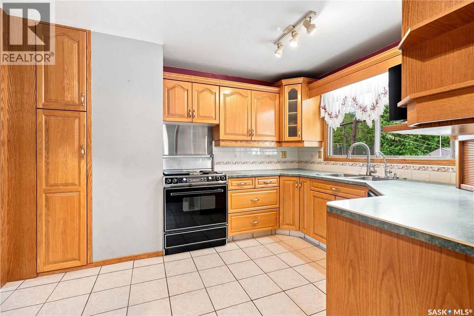 219 Cambridge Avenue, Regina, Saskatchewan  S4N 0L6 - Photo 12 - SK046157