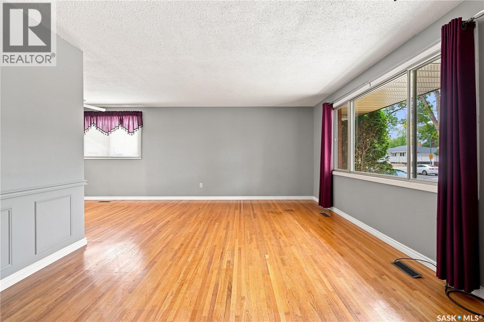 219 Cambridge Avenue, Regina, Saskatchewan  S4N 0L6 - Photo 4 - SK046157
