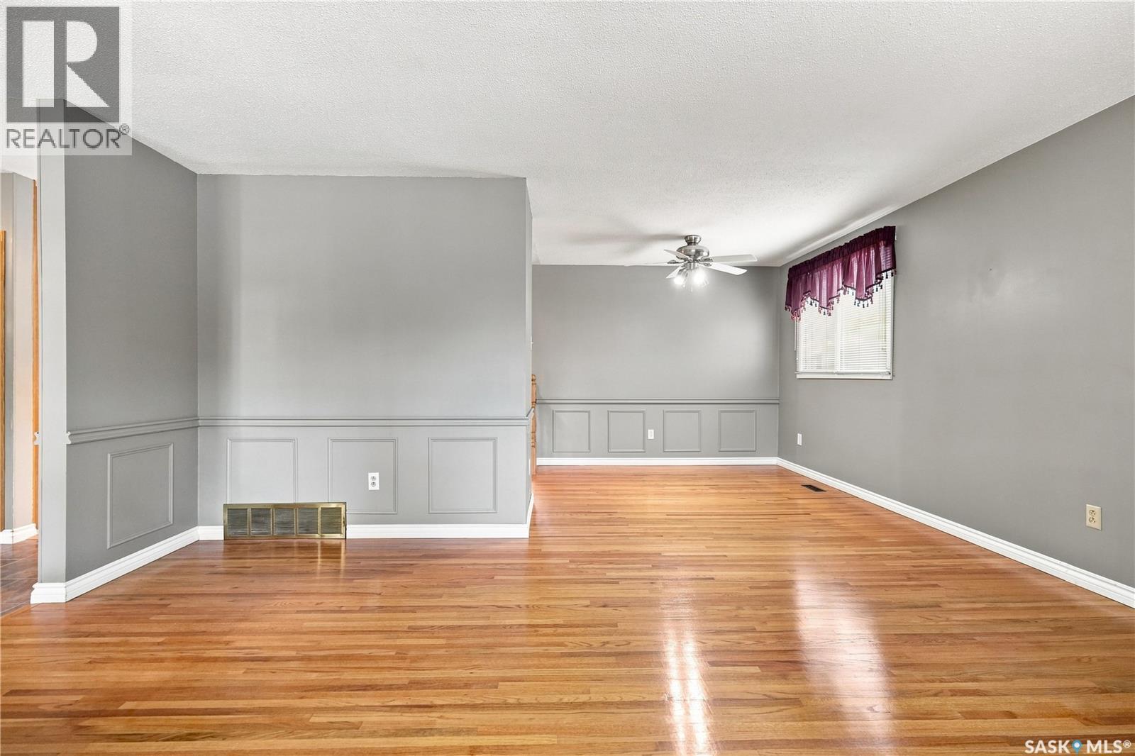 219 Cambridge Avenue, Regina, Saskatchewan  S4N 0L6 - Photo 8 - SK046157
