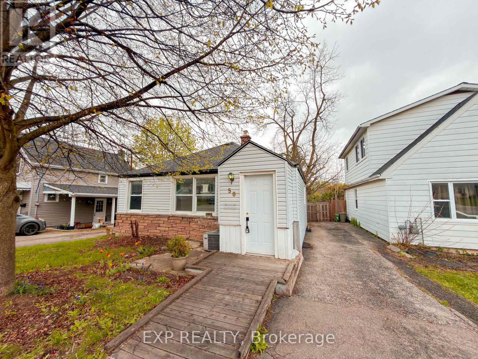 50 Emery Street W, London South, Ontario  N6J 1R6 - Photo 3 - X13696422