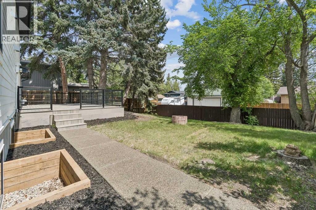 111 Canata Close SW, Calgary, Alberta  T2W 1P8 - Photo 43 - A2329814
