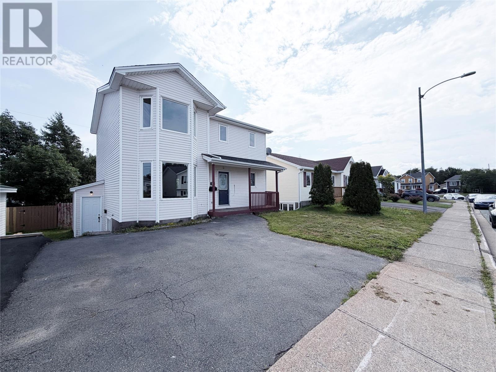 18 Alderberry Lane, St. John's — photo 2