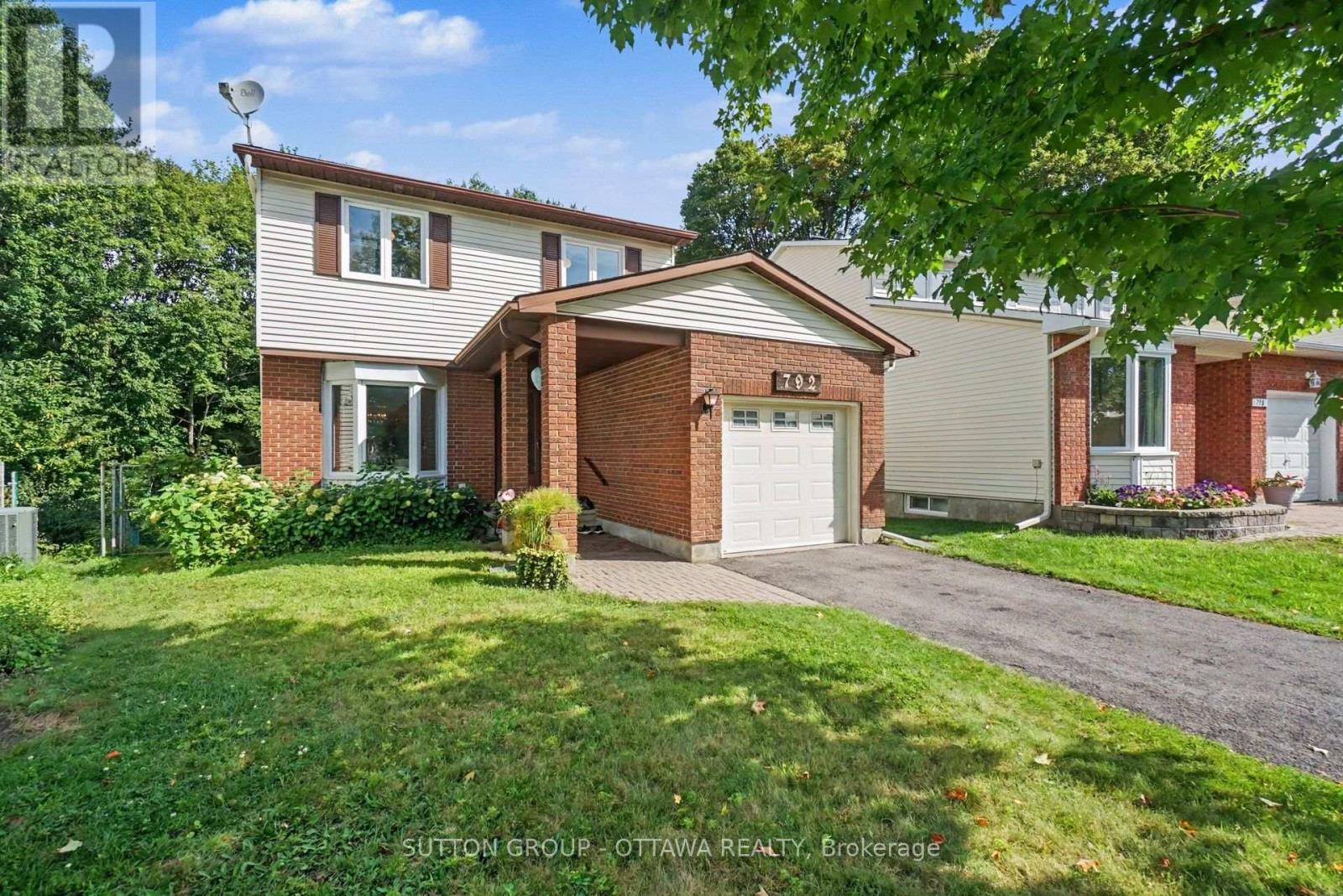 792 HARLEQUIN CRESCENT, Ottawa, Ontario