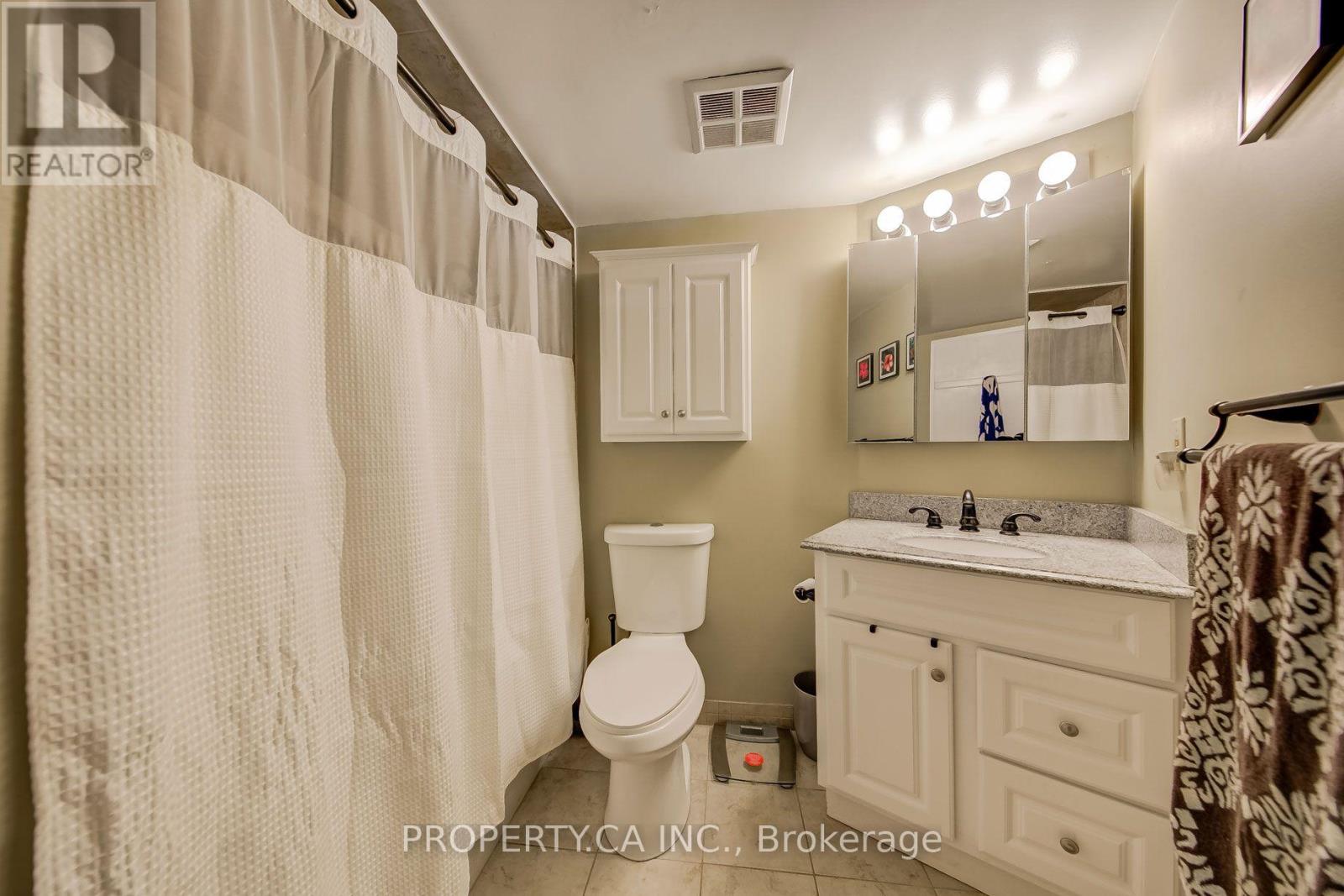 302 - 270 Queens Quay W, Toronto, Ontario  M5J 2N4 - Photo 13 - C13696386