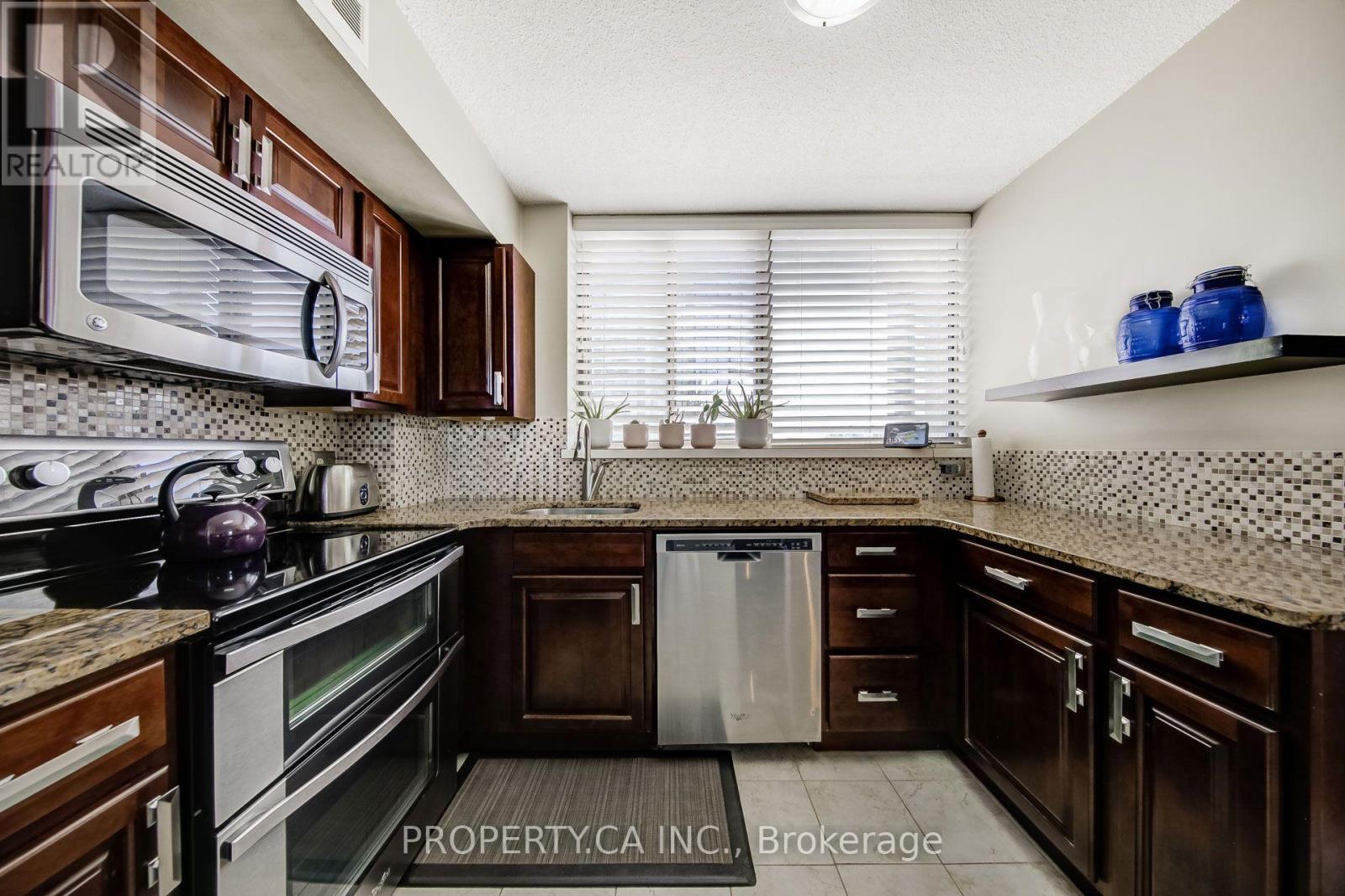 302 - 270 Queens Quay W, Toronto, Ontario  M5J 2N4 - Photo 3 - C13696386
