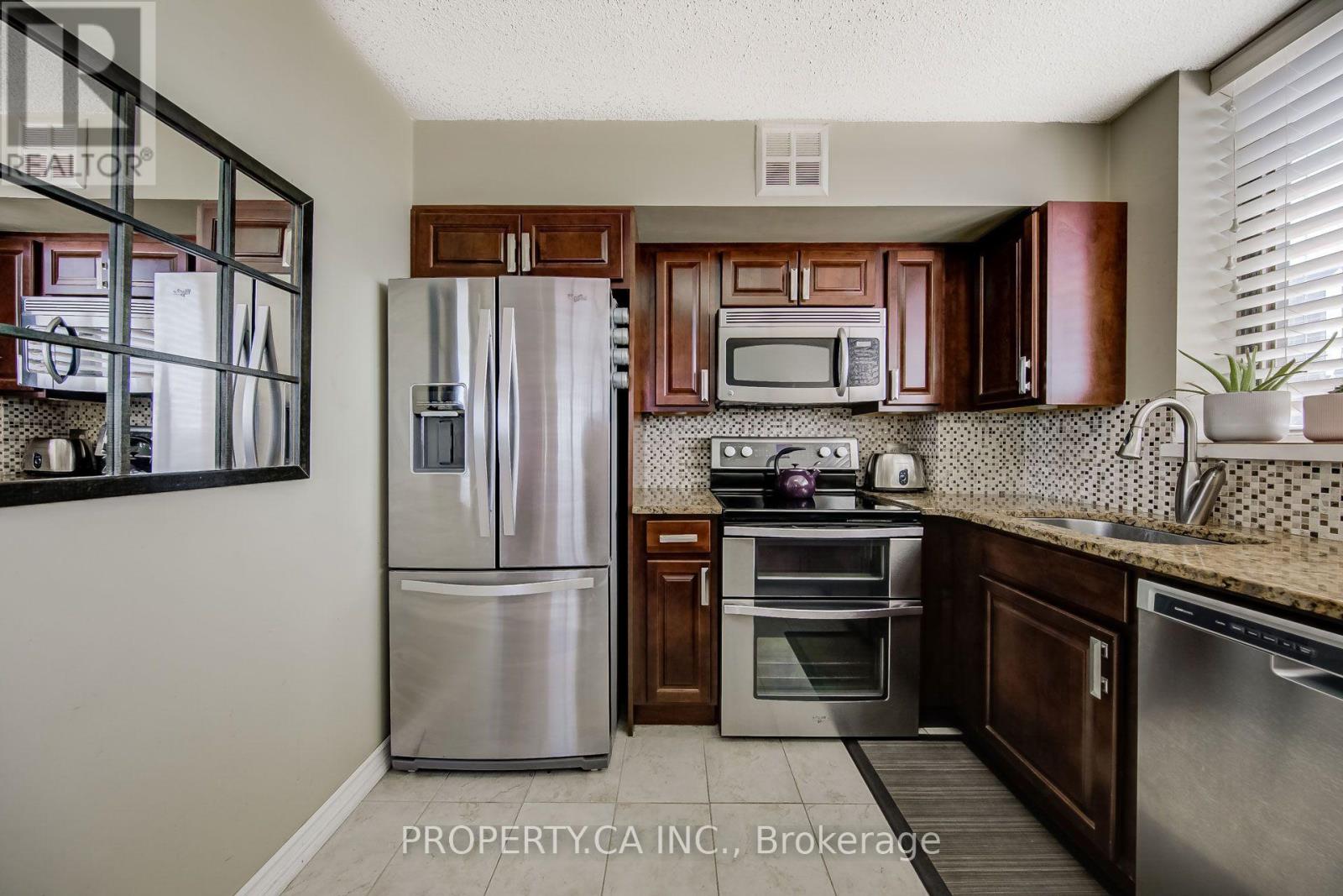 302 - 270 QUEENS QUAY W