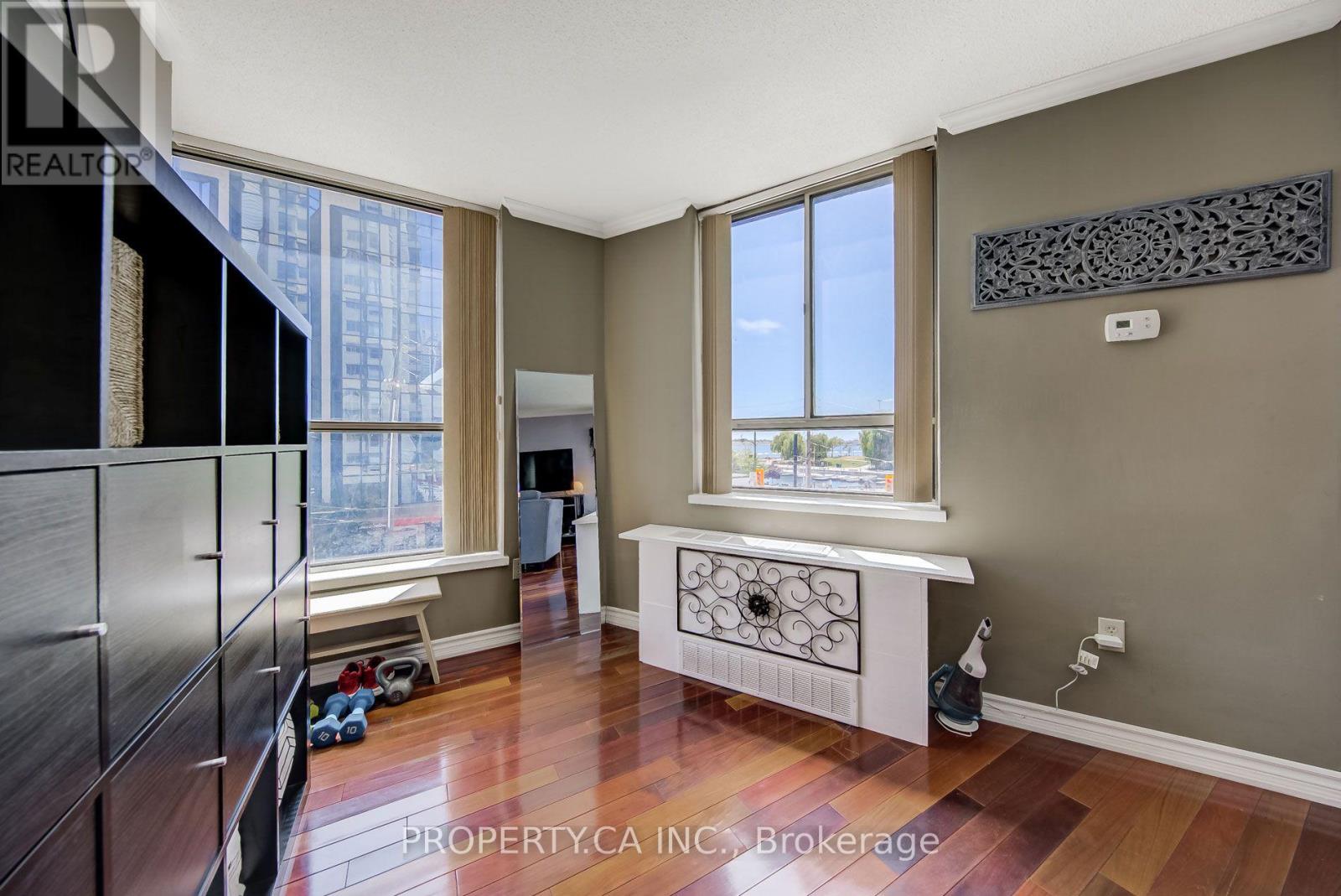 302 - 270 Queens Quay W, Toronto, Ontario  M5J 2N4 - Photo 9 - C13696386