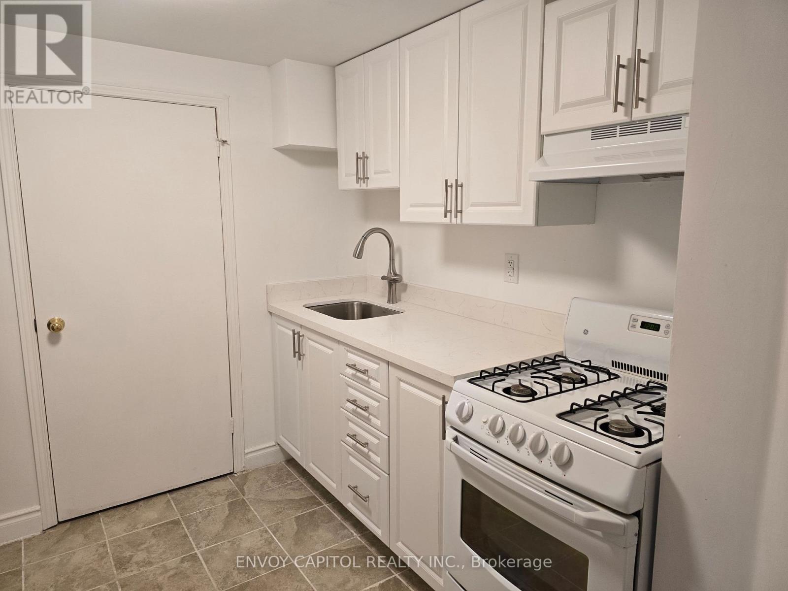 Basement 1 Br - 6 Arrowstook Road, Toronto, Ontario  M2K 1J9 - Photo 3 - C13696410