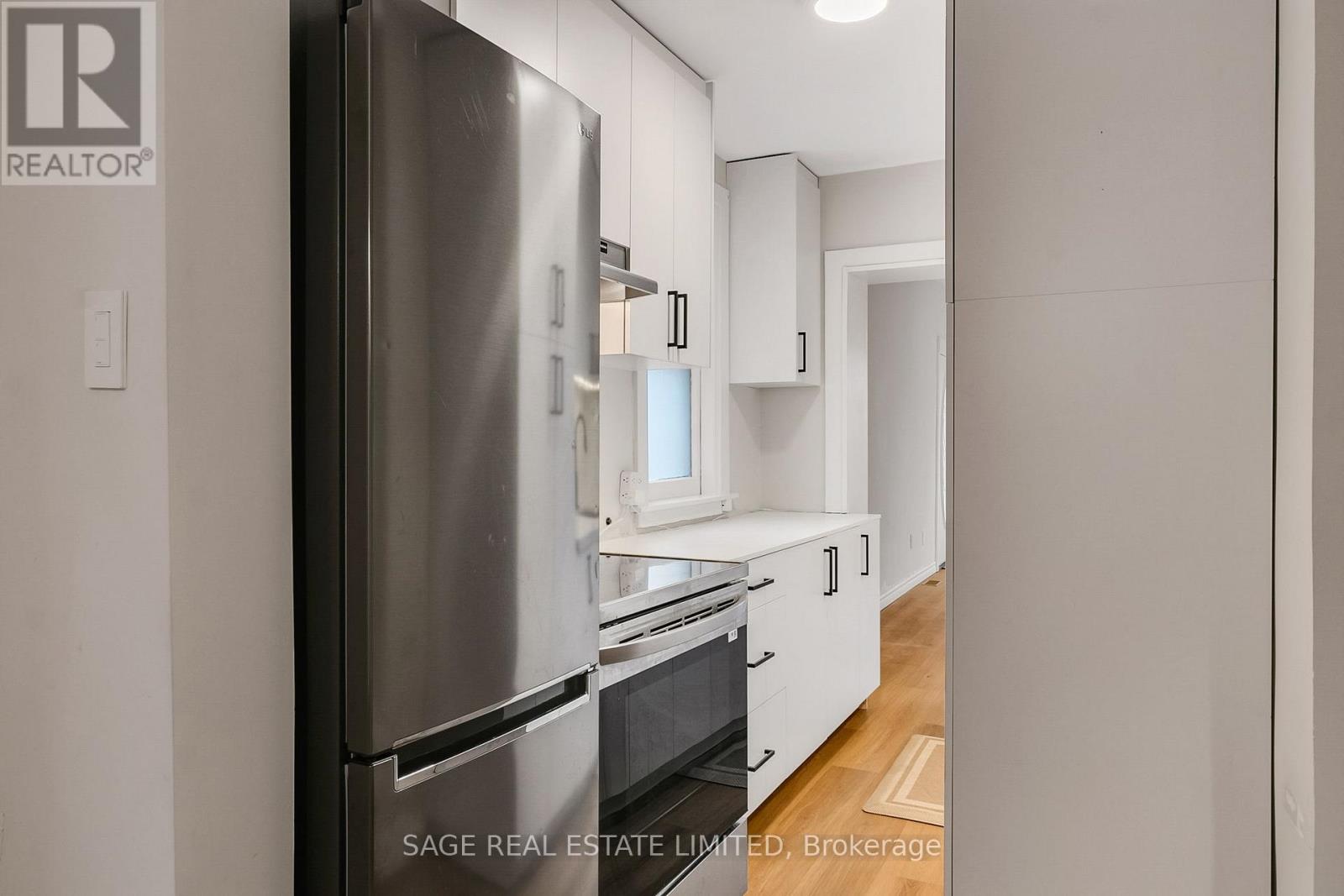 Upper - 633 St Clair Avenue W, Toronto, Ontario  M6C 1A7 - Photo 11 - C13696428