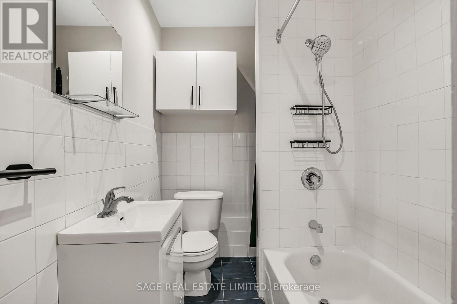 Upper - 633 St Clair Avenue W, Toronto, Ontario  M6C 1A7 - Photo 20 - C13696428