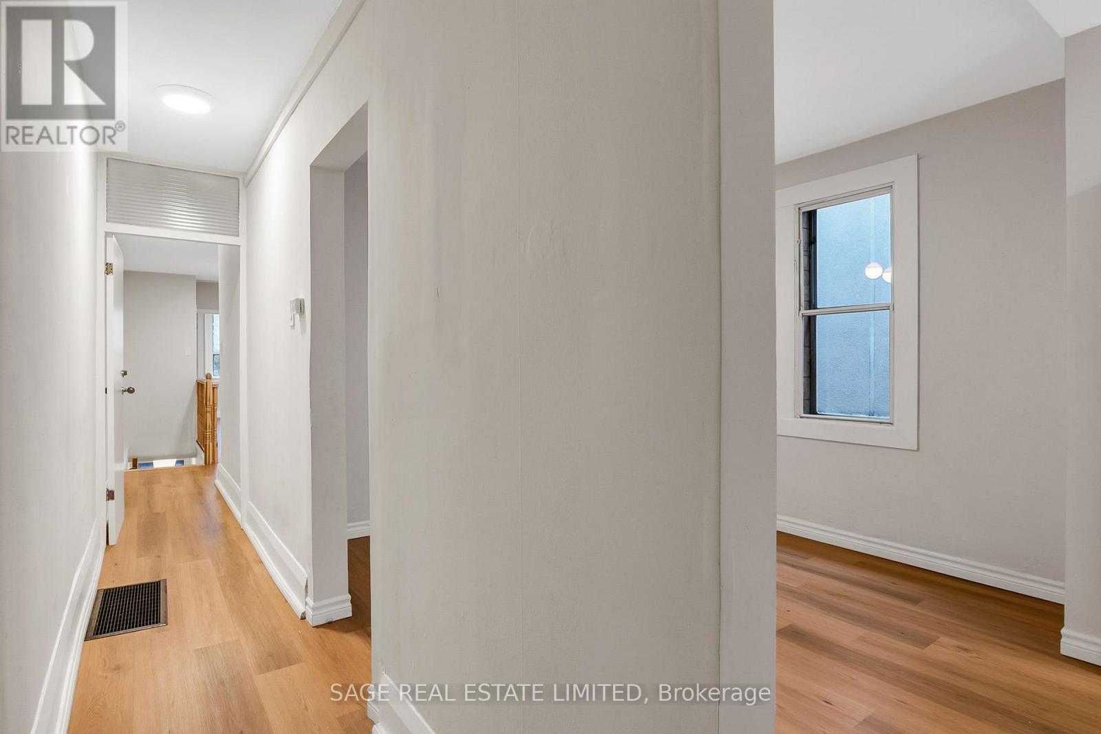 Upper - 633 St Clair Avenue W, Toronto, Ontario  M6C 1A7 - Photo 4 - C13696428