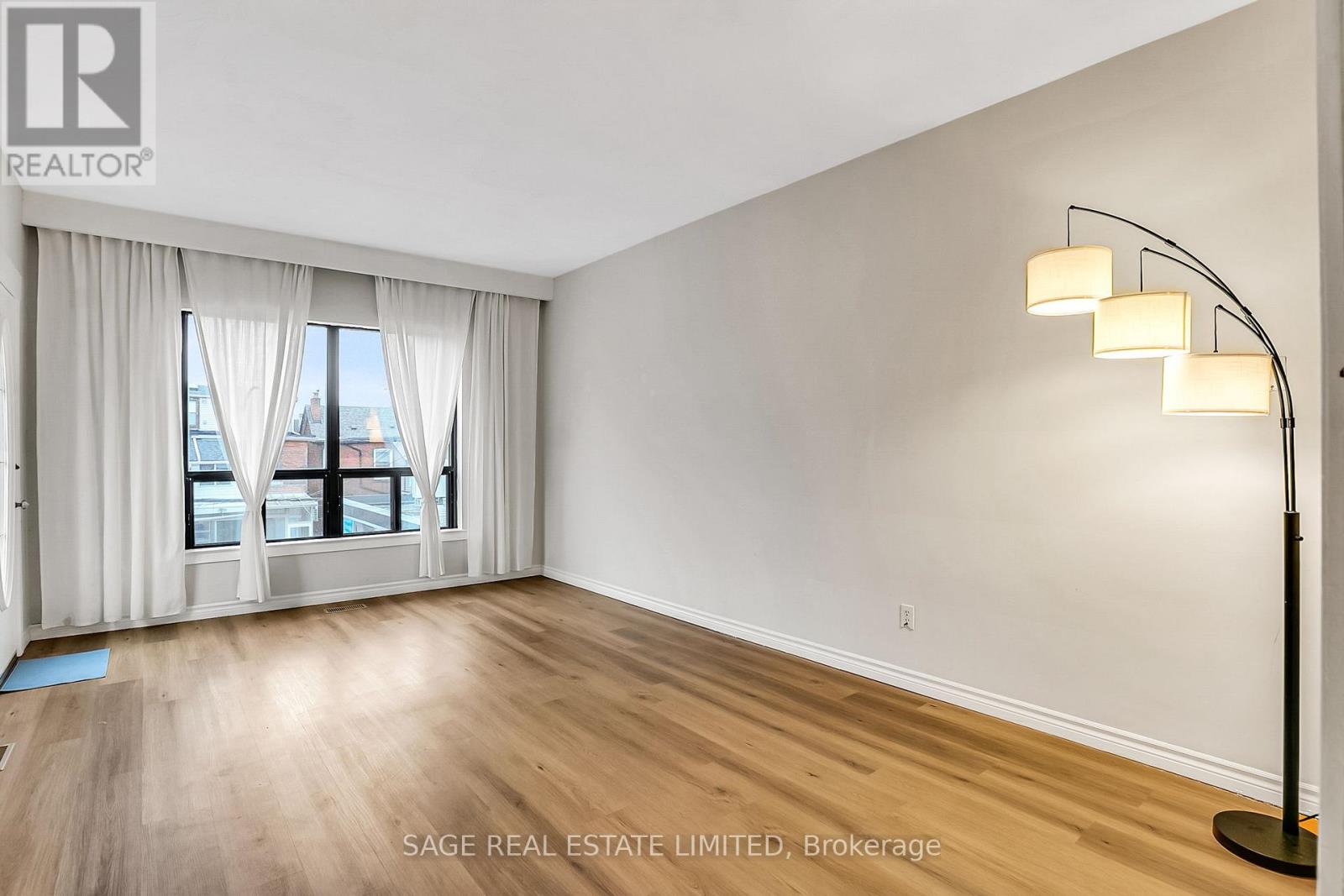 Upper - 633 St Clair Avenue W, Toronto, Ontario  M6C 1A7 - Photo 5 - C13696428