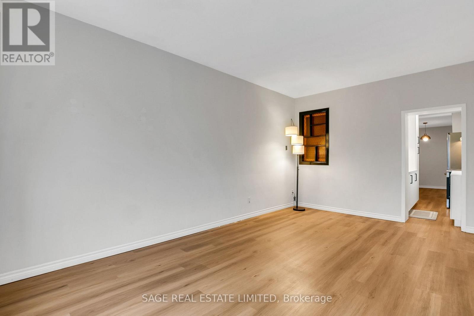 Upper - 633 St Clair Avenue W, Toronto, Ontario  M6C 1A7 - Photo 6 - C13696428